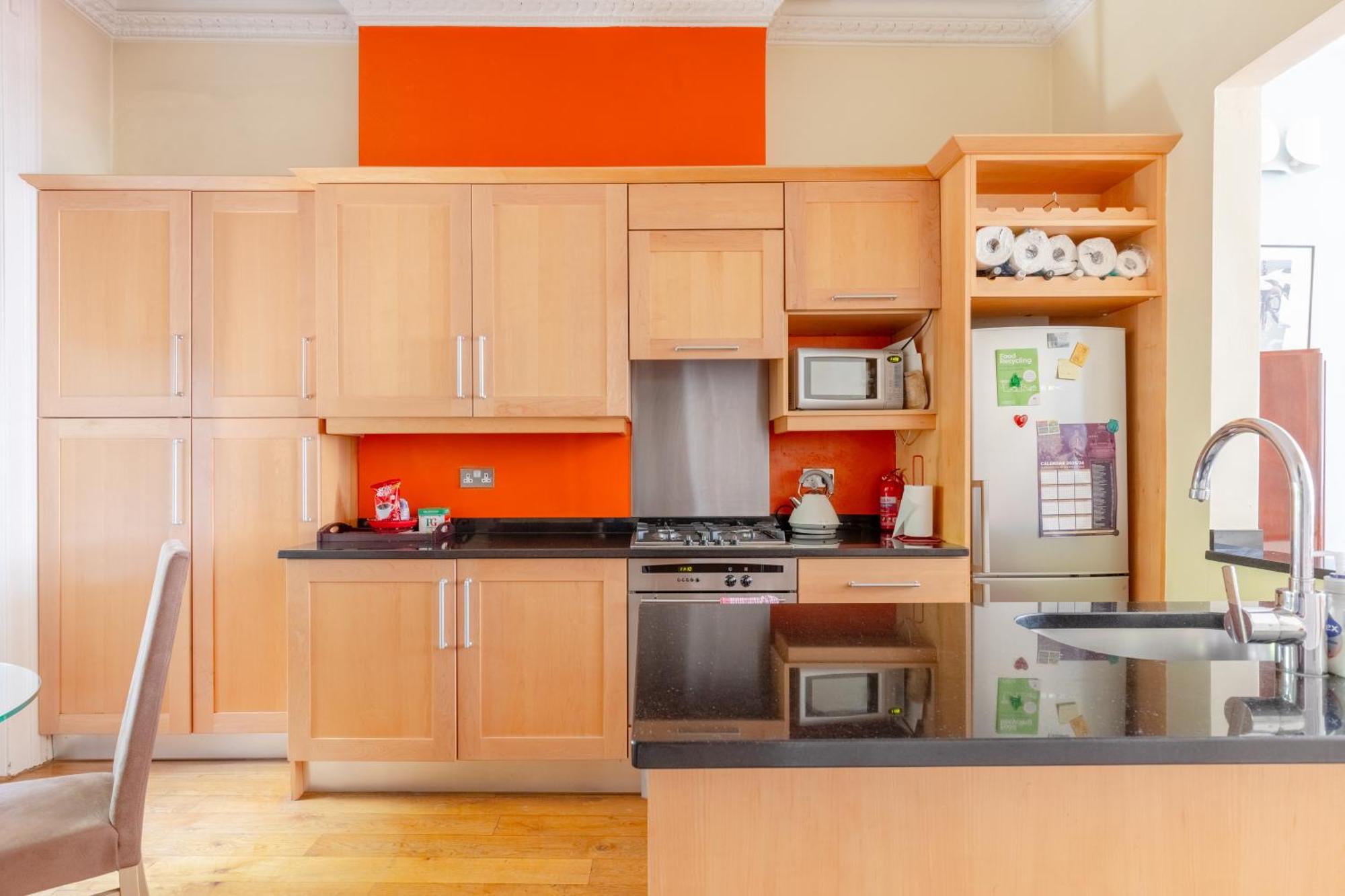 Inviting 1bd Hideaway Kensington Olympia! London