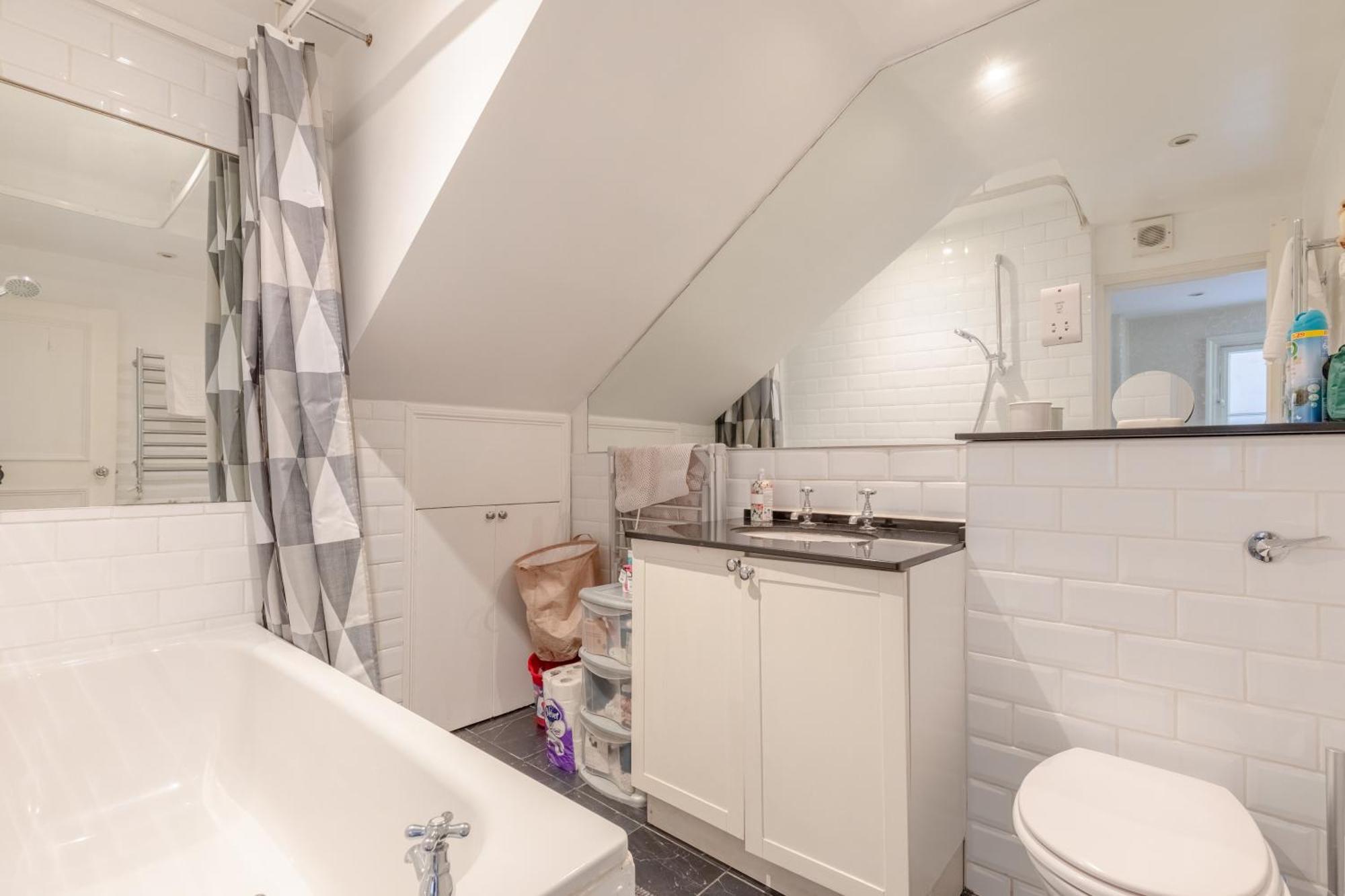 Inviting 1bd Hideaway Kensington Olympia! Apartment