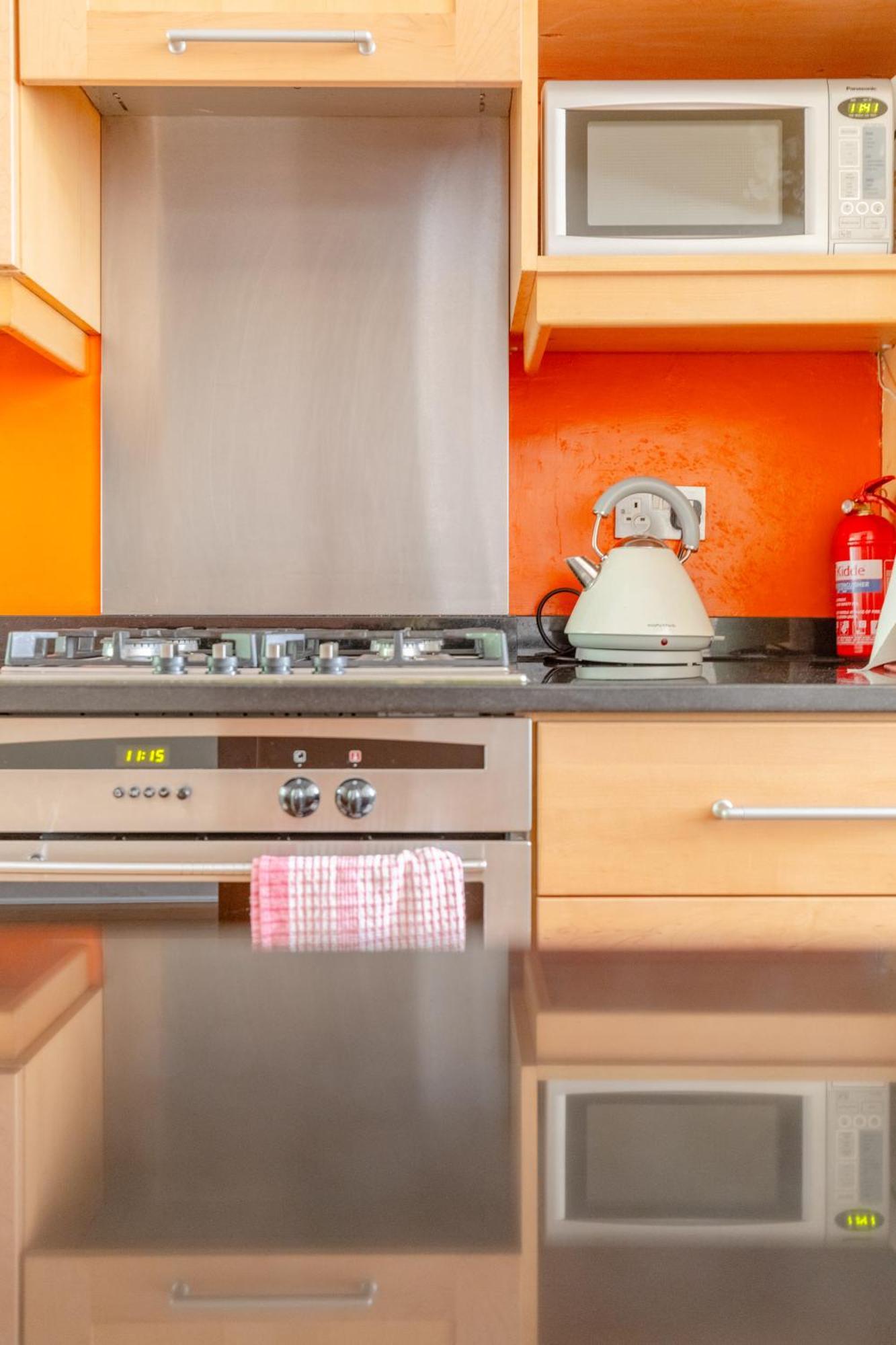 Inviting 1bd Hideaway Kensington Olympia! Apartment London