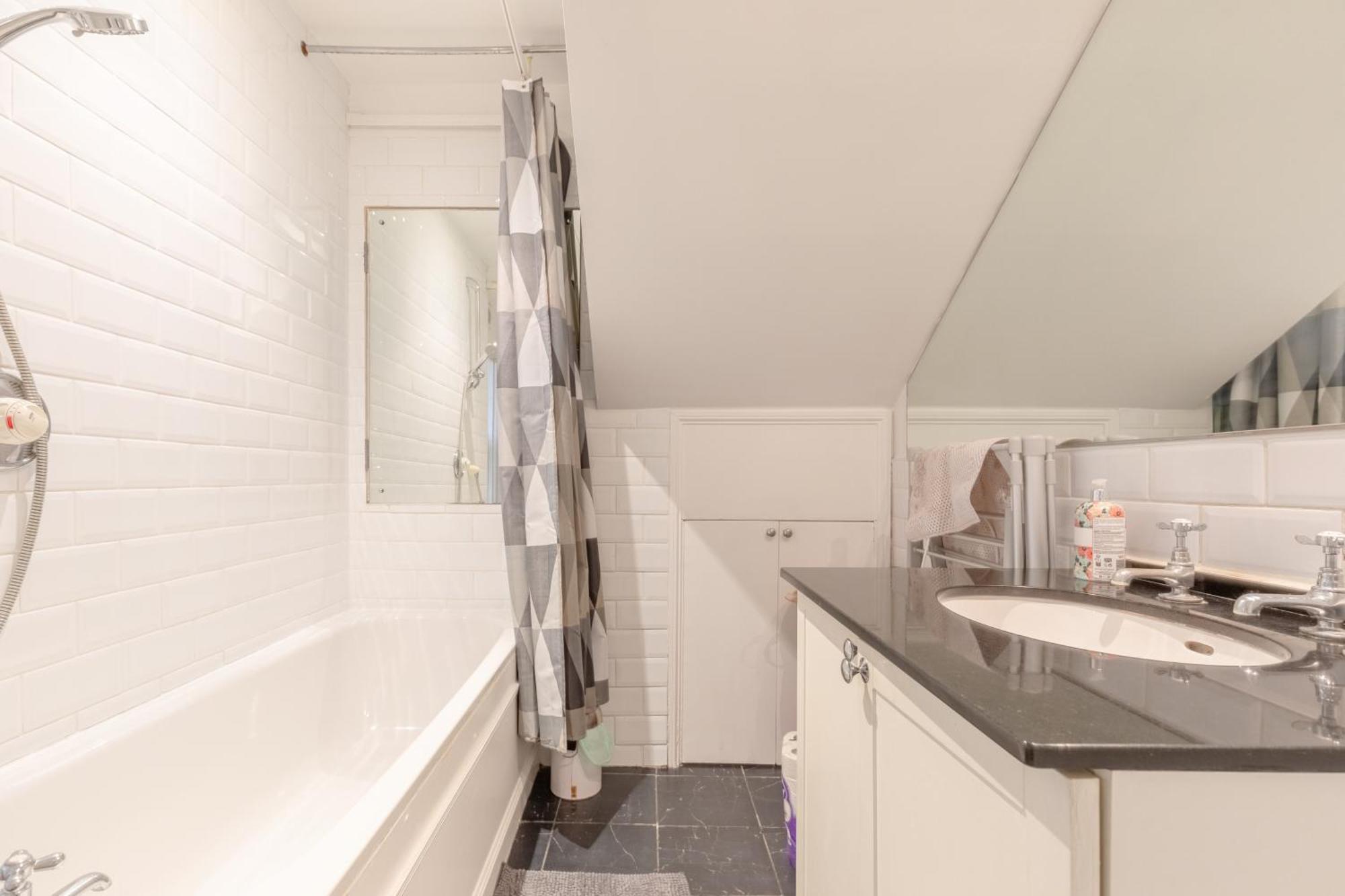 Inviting 1bd Hideaway Kensington Olympia!